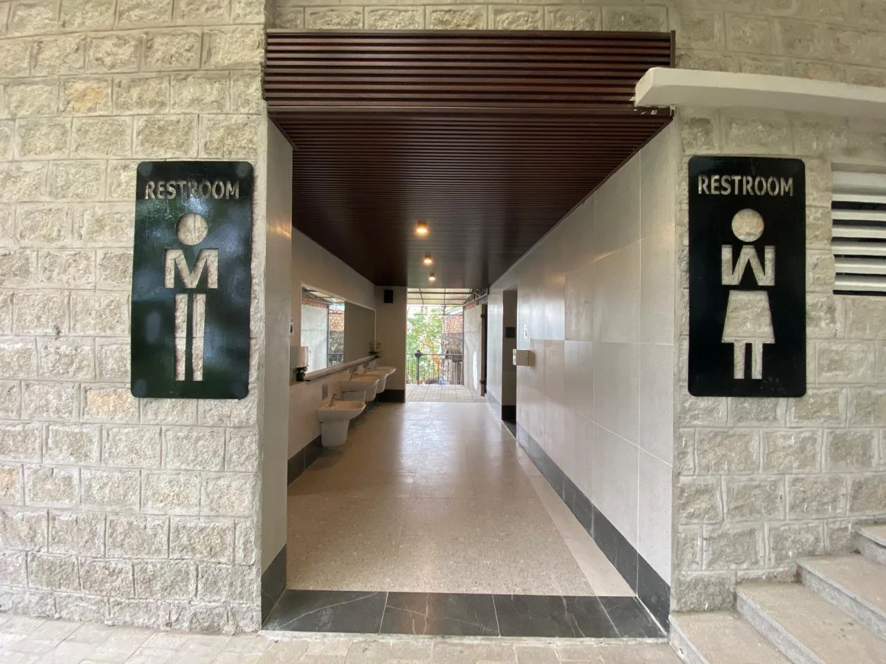 Nhà vệ sinh trên đỉnh núi